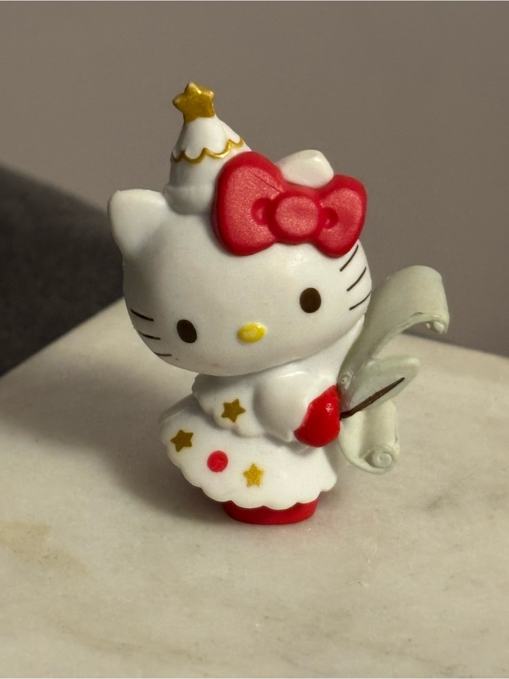 Sanrio Star Miniature Hello Kitty Figurine Cake Display